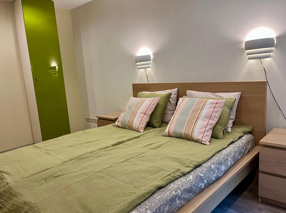 Cozy Vibes Like Home It Is Quiet Apartment With Three Bedrooms Riga Dış mekan fotoğraf