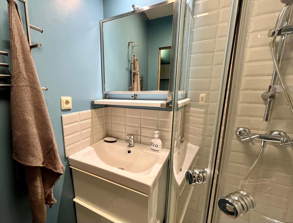 Cozy Vibes Like Home It Is Quiet Apartment With Three Bedrooms Riga Dış mekan fotoğraf