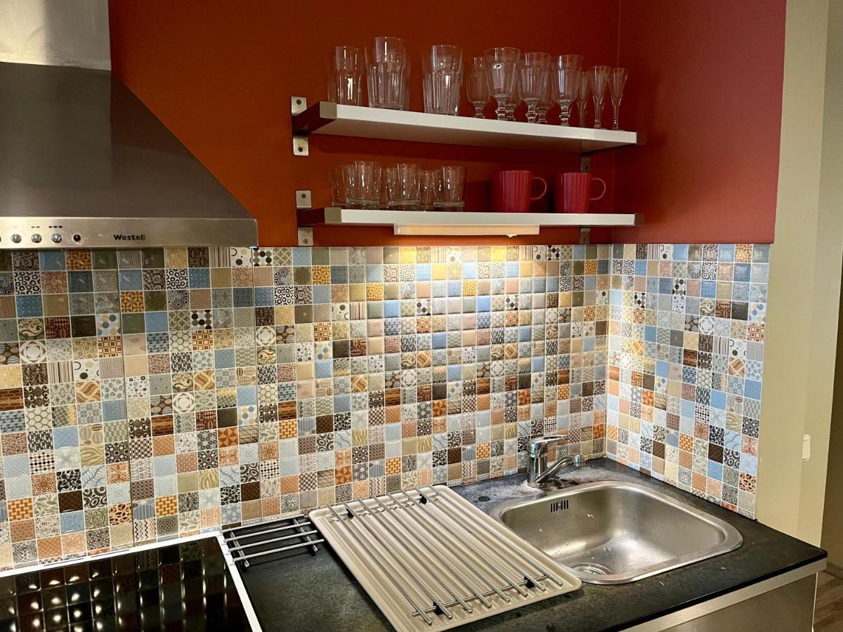 Cozy Vibes Like Home It Is Quiet Apartment With Three Bedrooms Riga Dış mekan fotoğraf